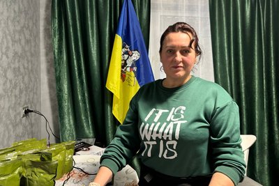 "Коли тривога, виймаю м'ясо і роблю джерки", — волонтерка Лариса Сіліна із Житомира