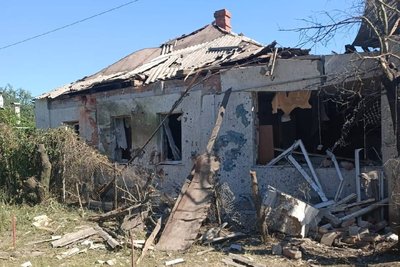 Зруйнований будинок в Ізюмі Зруйнований будинок в Ізюмі