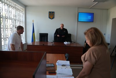 Обвинуваченого у підпалі ТЦК та автівок військових залишили під вартою Обвинуваченого у підпалі ТЦК та автівок військових залишили під вартою