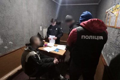 П'ятьох засуджених на Миколаївщині підозрюють у шахрайстві в інтернеті П'ятьох засуджених на Миколаївщині підозрюють у шахрайстві в інтернеті