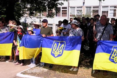 "Пам'ять, яку несемо серцем": у Південноукраїнську відкрили Алею Слави "Пам'ять, яку несемо серцем": у Південноукраїнську відкрили Алею Слави
