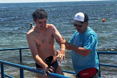 Відпочинок біля моря: у Миколаєві для людей з інвалідністю організовують поїздки на пляж в Одесі Відпочинок біля моря: у Миколаєві для людей з інвалідністю організовують поїздки на пляж в Одесі