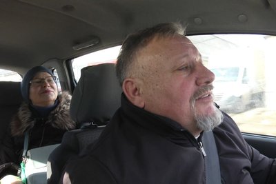 "Це створює позитивну атмосферу", — в Житомирі таксист Віктор Гаманюк-Емануель співає пасажирам "Це створює позитивну атмосферу", — в Житомирі таксист Віктор Гаманюк-Емануель співає пасажирам