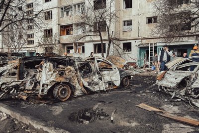 Російські дрони атакували житлові квартали Сум. Репортаж з місця влучань
