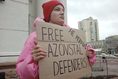У Хмельницькому утворили ланцюг єдності задля повернення полонених
