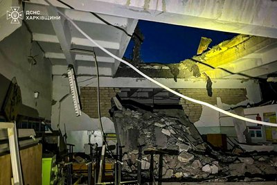 Руйнування освітнього закладу в Лозовій внаслідок ударів дронами, 1 червня 2025 року Руйнування освітнього закладу в Лозовій внаслідок ударів дронами, 1 червня 2025 року