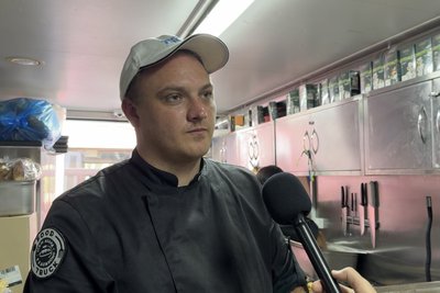 У Сумах безоплатно роздають гарячі обіди для ВПО У Сумах безоплатно роздають гарячі обіди для ВПО
