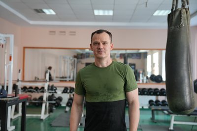 Колишній військовий В'ячеслав Колесник із Сум розповів, як заняття армреслінгом допомагають відновитися після травми Колишній військовий В'ячеслав Колесник із Сум розповів, як заняття армреслінгом допомагають відновитися після травми
