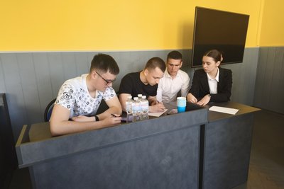 В університеті в Житомирі студенти долучилися до "Дебатів доброчесності", дискутуючи на тему корупції В університеті в Житомирі студенти долучилися до "Дебатів доброчесності", дискутуючи на тему корупції