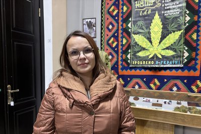 У Житомирі відкрилася виставка біодизайнера та канабіс-амбасадора Олега Земнухова У Житомирі відкрилася виставка біодизайнера та канабіс-амбасадора Олега Земнухова