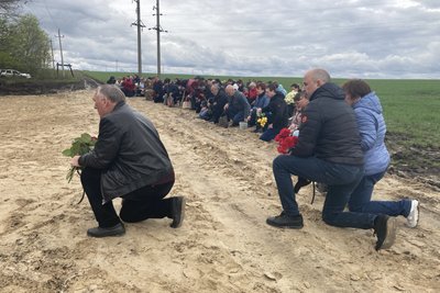 Під Шебелинкою відкрили стелу пам'яті на честь загиблих бійців 27 артилерійської бригади Під Шебелинкою відкрили стелу пам'яті на честь загиблих бійців 27 артилерійської бригади