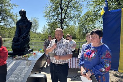 Увіковічнили подвиг захисників-односельчан: у громаді на Житомирщині відкрили Алею Героїв Увіковічнили подвиг захисників-односельчан: у громаді на Житомирщині відкрили Алею Героїв