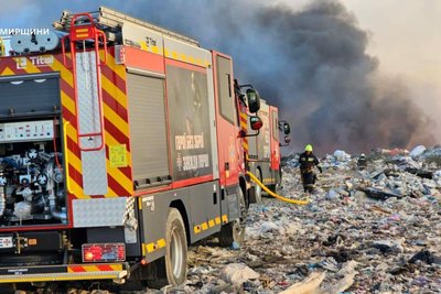 У Житомирі горить сміттєзвалище, дим видно в кількох районах міста — що відомо У Житомирі горить сміттєзвалище, дим видно в кількох районах міста — що відомо