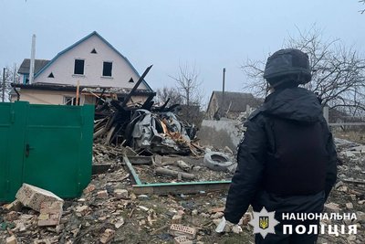 Пошкоджені приватні будинки, автомобілі, паркан та газова труба: наслідки дронової атаки Київщини Пошкоджені приватні будинки, автомобілі, паркан та газова труба: наслідки дронової атаки Київщини