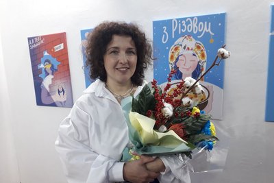 "Це той стрижень, на якому все тримається". У Сумах відкрили виставку-продаж ілюстрацій про перемогу "Це той стрижень, на якому все тримається". У Сумах відкрили виставку-продаж ілюстрацій про перемогу