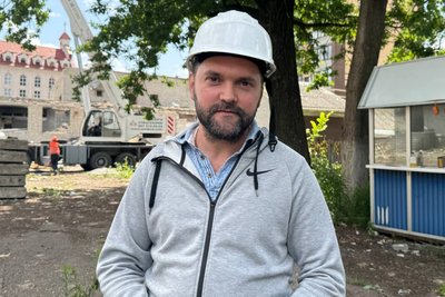 У Житомирі почали демонтувати розбомблену армією РФ будівлю ліцею №25