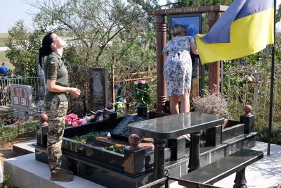 Загинули в бою за Україну. На Миколаївщині вшанували пам'ять полеглих героїв Загинули в бою за Україну. На Миколаївщині вшанували пам'ять полеглих героїв