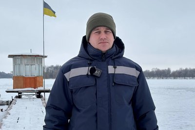 Жителі Бердичева власноруч облаштували на річці ковзанку та хокейний майданчик Жителі Бердичева власноруч облаштували на річці ковзанку та хокейний майданчик