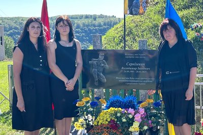 володимир серкізевич, монастирок, більче золотецька громада, тернопільщина, меморіальна дошка володимир серкізевич, монастирок, більче золотецька громада, тернопільщина, меморіальна дошка