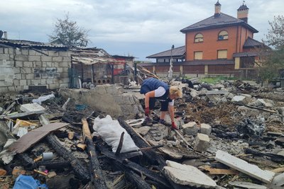 Обстріли у Сонячному на Житомирщині — як відновлюватимуть зруйноване житло та коли платитимуть компенсацію Обстріли у Сонячному на Житомирщині — як відновлюватимуть зруйноване житло та коли платитимуть компенсацію