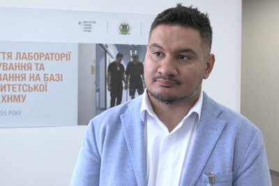 Керівник групи відділу фізичної реабілітації Оскар Бермудес Керівник групи відділу фізичної реабілітації Оскар Бермудес