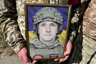 У Луцькій громаді попрощалися з 31-річним військовослужбовцем Олександром Зіпертом У Луцькій громаді попрощалися з 31-річним військовослужбовцем Олександром Зіпертом