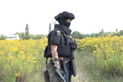 Земля буде безпечна: як рятувальники з Житомирщини розміновують території України Земля буде безпечна: як рятувальники з Житомирщини розміновують території України