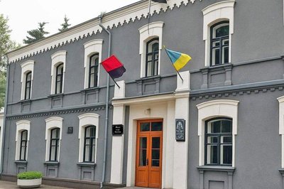 Замість США до музею — на Житомирщині зберігатимуть 3 крем'яні нуклеуси віком до 8 тисяч років Замість США до музею — на Житомирщині зберігатимуть 3 крем'яні нуклеуси віком до 8 тисяч років