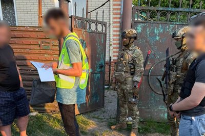 Обшук у фігурантів справи в Люботині Обшук у фігурантів справи в Люботині