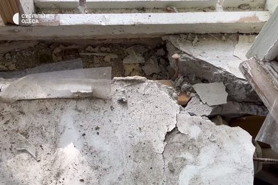 Квартира, в які потрапили уламки збитого безпілотника, Одеса Квартира, в які потрапили уламки збитого безпілотника, Одеса