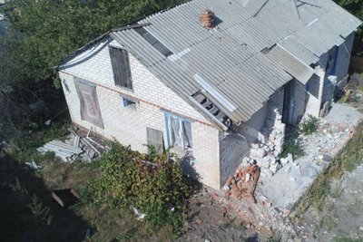 Пошкоджений будинок у Заводах Пошкоджений будинок у Заводах