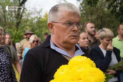 "Він був зразковим військовослужбовцем": під Одесою прощалися із зооволонтером, який загинув на Херсонщині "Він був зразковим військовослужбовцем": під Одесою прощалися із зооволонтером, який загинув на Херсонщині