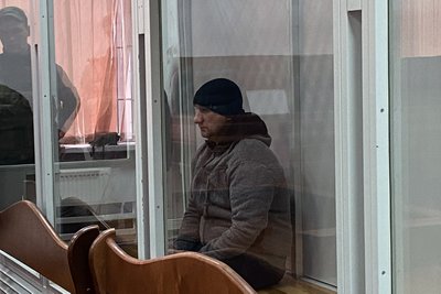 Денис "Палич" Куликовський в залі суду у Києві, Ізоляція Денис "Палич" Куликовський в залі суду у Києві, Ізоляція