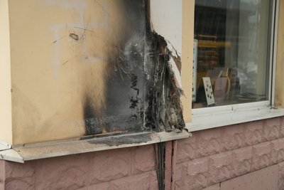 У Сумах російські війська атакували авто, гаражі та будинок У Сумах російські війська атакували авто, гаражі та будинок