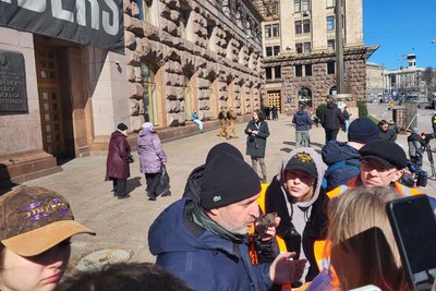 Розірвати контракт з Андрієм Білоусом: дієвці культури вийшли на протест до Молодого театру та КМДА Розірвати контракт з Андрієм Білоусом: дієвці культури вийшли на протест до Молодого театру та КМДА
