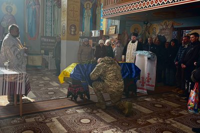 "ДНК-експертиза показала — це наш Саша": із полеглим воїном Олександром Михайленком попрощалися у Малині "ДНК-експертиза показала — це наш Саша": із полеглим воїном Олександром Михайленком попрощалися у Малині