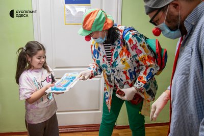 "Коли дитина посміхається — це виграш": як працюють лікарняні клоуни в Одесі