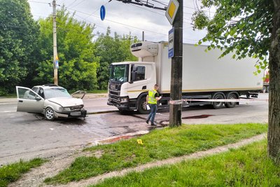 Двоє загиблих і травмовані: на Львівській у Луцьку аварія за участю вантажівки і легковика Двоє загиблих і травмовані: на Львівській у Луцьку аварія за участю вантажівки і легковика