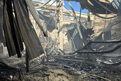 Внаслідок атаки РФ на Дніпро пошкоджено склади мережі магазинів АТБ Внаслідок атаки РФ на Дніпро пошкоджено склади мережі магазинів АТБ