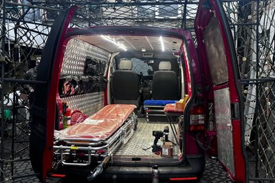 Медевак за 3 тижні: як двоє братів у Мукачеві у своєму дворі переобладнують машини для фронту Медевак за 3 тижні: як двоє братів у Мукачеві у своєму дворі переобладнують машини для фронту