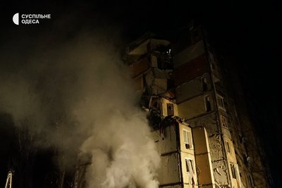 Пошкоджена багатоповерхівка Пошкоджена багатоповерхівка