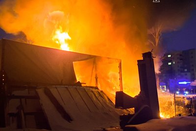 У Вінниці сталася пожежа на паркувальному майданчику У Вінниці сталася пожежа на паркувальному майданчику