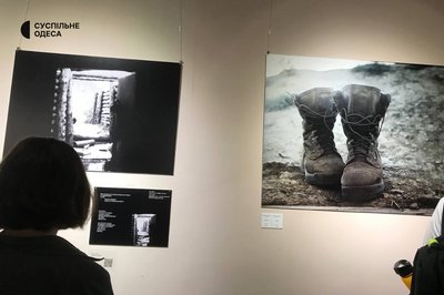 В Одеському художньому музеї відкрилась виставка військового Максима Кривцова "Далі" В Одеському художньому музеї відкрилась виставка військового Максима Кривцова "Далі"