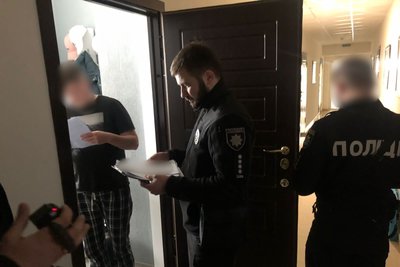 В Одесі чоловік ошукав волонтера на 300 тисяч, продавши йому неіснуючі бронежилети В Одесі чоловік ошукав волонтера на 300 тисяч, продавши йому неіснуючі бронежилети