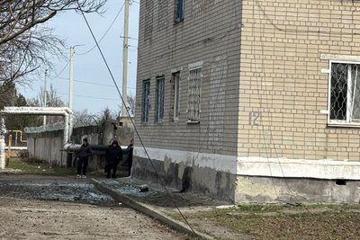 Пошкоджений будинок після удару по Лозовій Пошкоджений будинок після удару по Лозовій