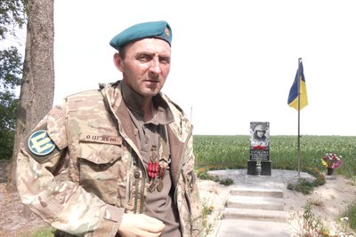 Жителі села на Житомирщині розповіли, як встановлювали пам'ятник полеглому асу Степану Тарабалці Жителі села на Житомирщині розповіли, як встановлювали пам'ятник полеглому асу Степану Тарабалці