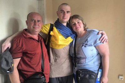 Двоє захисників із Миколаївщини повернувлися додому після понад чотирьох років неволі Двоє захисників із Миколаївщини повернувлися додому після понад чотирьох років неволі