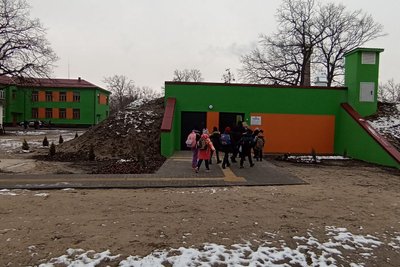 Збудували укриття та зробили ремонт — у громаді на Житомирщині у ліцеї відновили очне навчання Збудували укриття та зробили ремонт — у громаді на Житомирщині у ліцеї відновили очне навчання