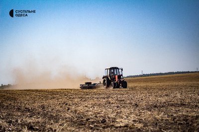 Є насіння та паливо, але заважає посуха: як проходить осіння посівна на Одещині. ФОТО, ВІДЕО Є насіння та паливо, але заважає посуха: як проходить осіння посівна на Одещині. ФОТО, ВІДЕО
