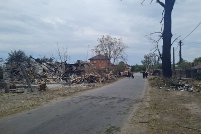 Обстріли у Сонячному на Житомирщині — як відновлюватимуть зруйноване житло та коли платитимуть компенсацію Обстріли у Сонячному на Житомирщині — як відновлюватимуть зруйноване житло та коли платитимуть компенсацію